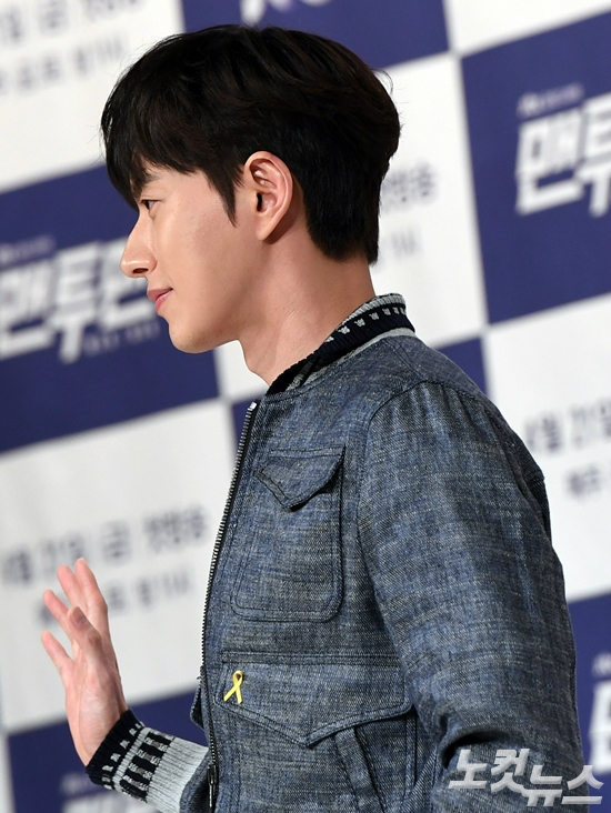 18일열린JTBC'맨투맨'제작발표회에배우박해진이노란리본을달고등장했다.(사진=황진환기자)