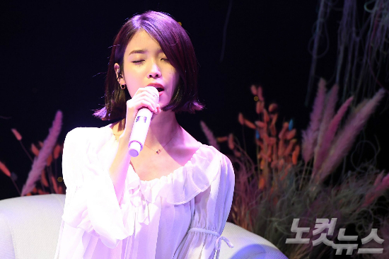 '가요계 치트키' 아이유, '팔레트'에 펼친 10가지 色(종합)