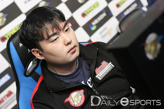 첫 세트에서 정종민을 제압한 변재준.