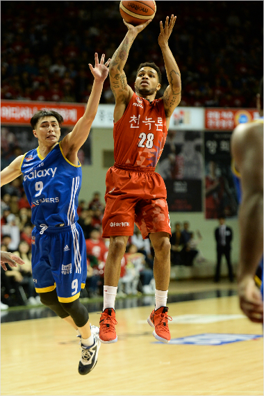 '키퍼 사익스와 삼성의 3점슛' KBL 결승 3차전 변수는?