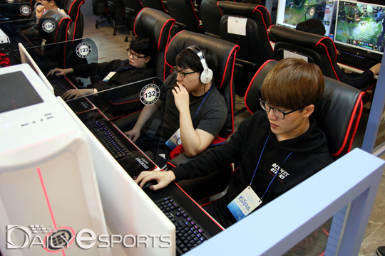 롤챔스 포스트시즌에 진출할 것 같이 생겼다.