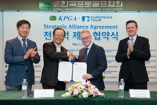 협약식에참석한KPGA김태호부회장,양휘부회장,유러피언투어키스펠리CEO,벤코웬국제담당이사(왼쪽부터).사진=KPGA제공