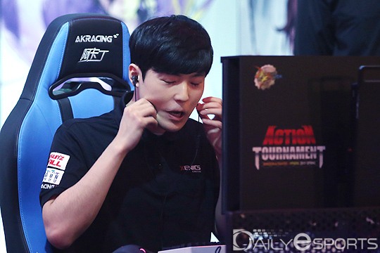 우승 직후 자신의 볼을 꼬집어 보는 김태환.