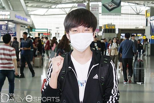 2연속 MSI 우승 위해 떠난다…SK텔레콤 T1 선수들 공항 스케치
