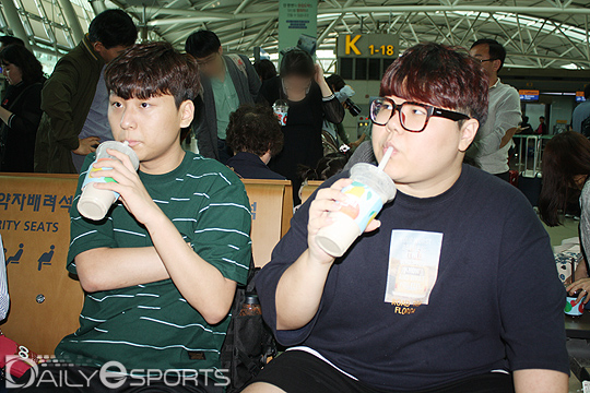 2연속 MSI 우승 위해 떠난다…SK텔레콤 T1 선수들 공항 스케치