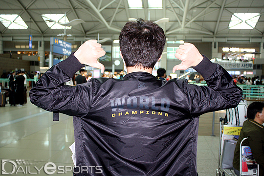 2연속 MSI 우승 위해 떠난다…SK텔레콤 T1 선수들 공항 스케치