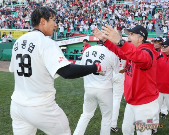'SK 다발포 vs 최형우 100억포' 주말 빛낸 명품 홈런쇼