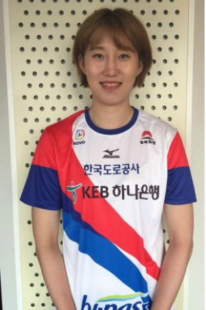 도로공사 유니폼 입은 박정아 "팀 이적, 힘든 결정이었다"