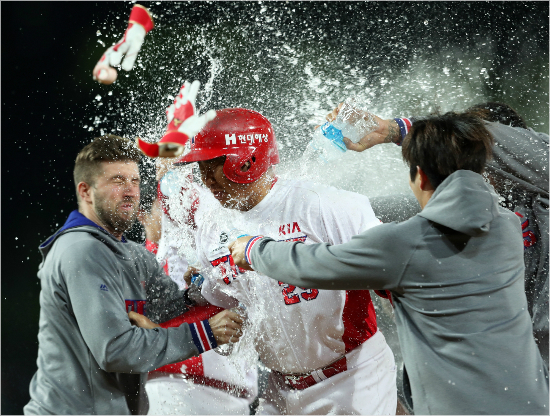 마침내 꽃핀 KIA의 장타와 '소총 부대' LG의 병살타