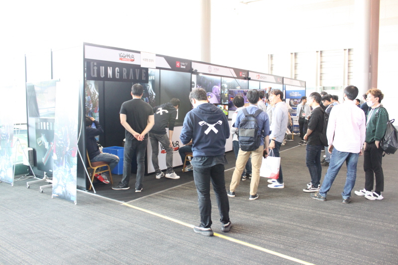유나이트 서울 2017 VR/AR 쇼케이스 부스에 많은 관람객들이 몰려 성황을 이뤘다.