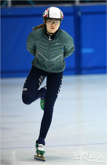 '유니폼 전쟁' 韓 빙상, 왜 일괄 착용만 고수하나