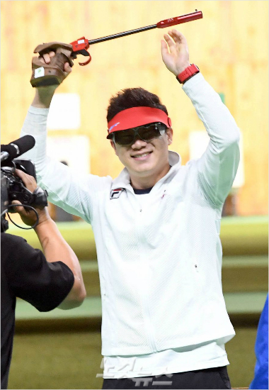 '사격 황제' 진종오, 세계新으로 월드컵 우승