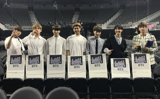 방탄소년단, K팝 아이돌 그룹 역사에 한 획 긋다