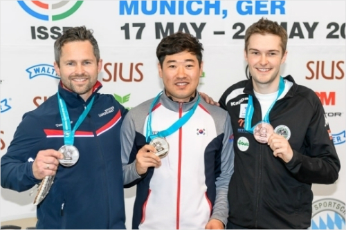 '대역전극' 김종현, 월드컵 사격 50m 소총복사 金