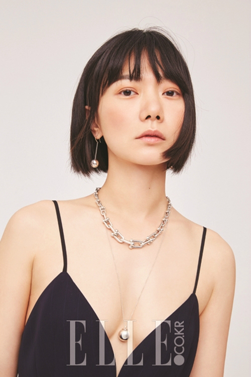 독보적인 눈빛의 배우 배두나, '엘르' 6월호 표지 장식