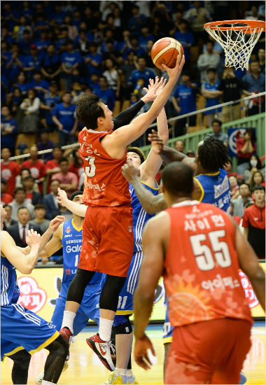 이정현, KBL 역대 최고 9억2천만원에 KCC 유니폼