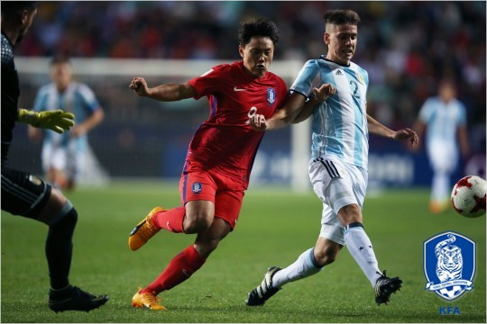 승리를 위해 조연을 선택한 공격수 조영욱