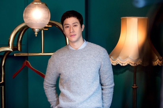 FNC, 정우와 재계약 "전폭적으로 연기활동 지원할 것"