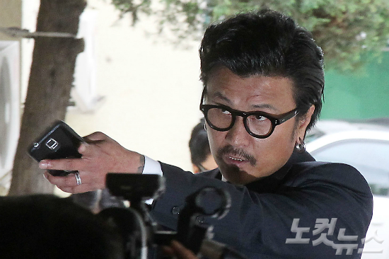 이주노, 사기·강제추행 혐의로 2년 구형