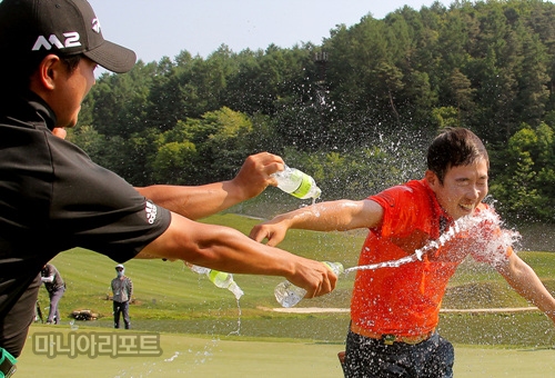 [포토] 김우현 '물이 참 시원하다'