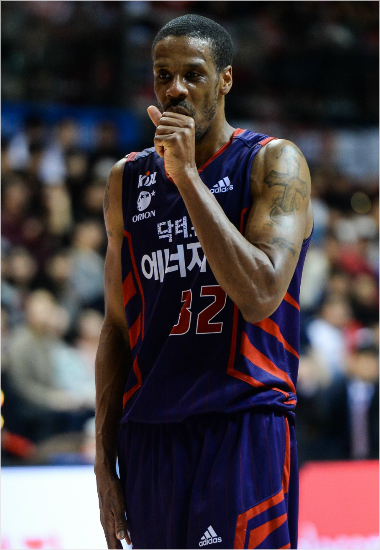 '헤인즈 잡을까 말까' 장고 거듭하는 오리온