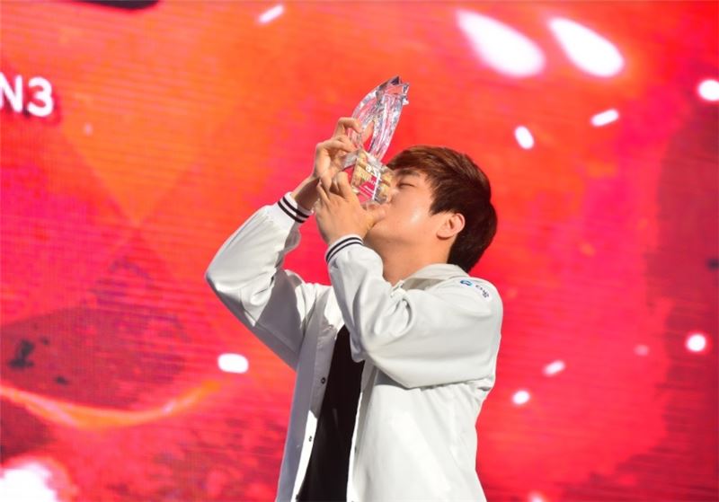 ASL 사상 첫 2연속 우승을 달성한 이영호(사진=아프리카TV 제공).