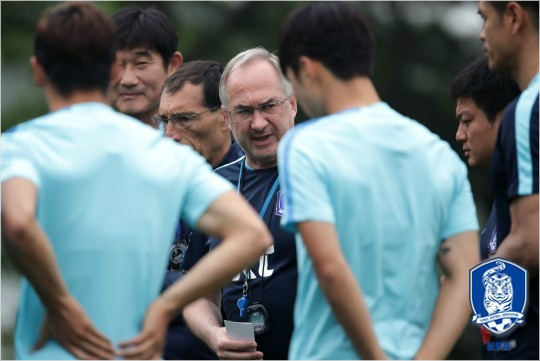 '무기력한' 슈틸리케호, 이라크와 0-0 무승부