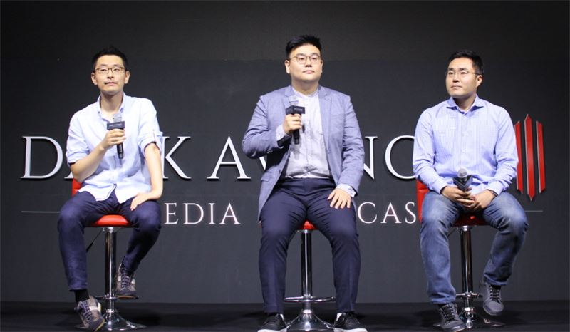 '다크어벤저3' 질의응답에 나선 개발진. 왼쪽부터 반승철 불리언게임즈 대표, 노정환 넥슨 모바일사업본부장, 송호준 넥슨 모바일사업본부 실장.