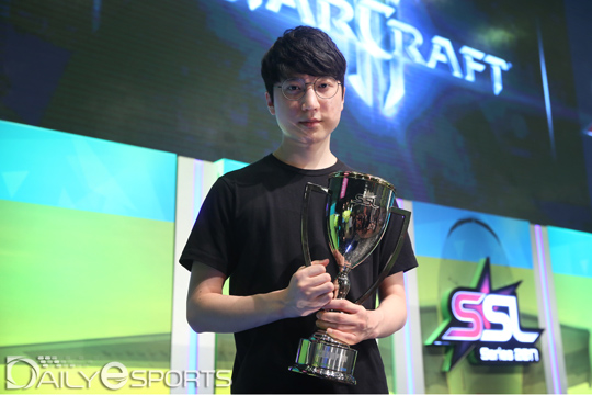 'SSL 프리미어 우승자' 이신형 "블리즈컨 우승 노려 보겠다"