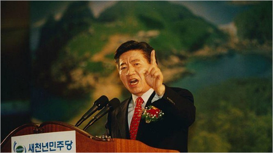 "노무현 영화에 투자? 회사 문 닫는다더라"