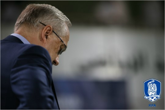 말을 아낀 슈틸리케 "거취? 내 손에 달린 게 아냐"