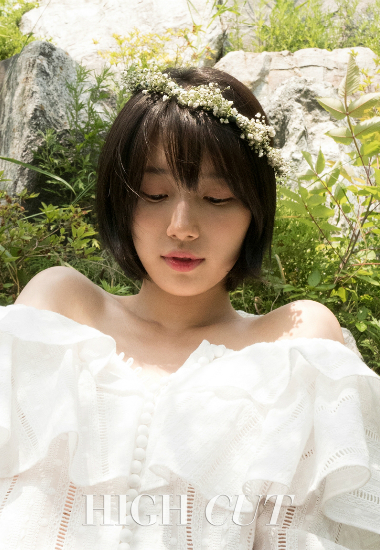 수지, 청초한 매력 발산