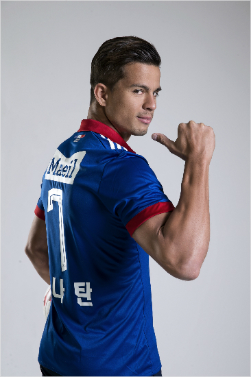 수원 공격수 조나탄, 완전 이적…계약은 2020년까지