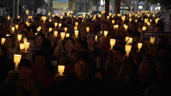 오늘도 성주에는 촛불이 켜진다 "사드 가고 평화 오라"