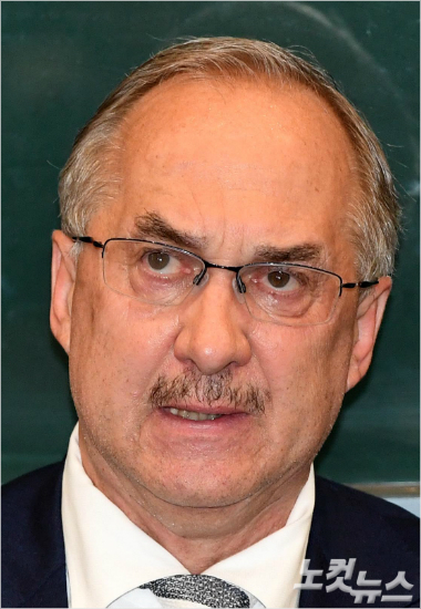 슈틸리케 감독, ‘상호합의’로 한국 떠난다