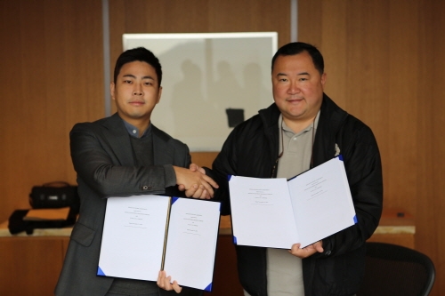 이욱 이사장(사진 왼쪽)과 브루노우 회장