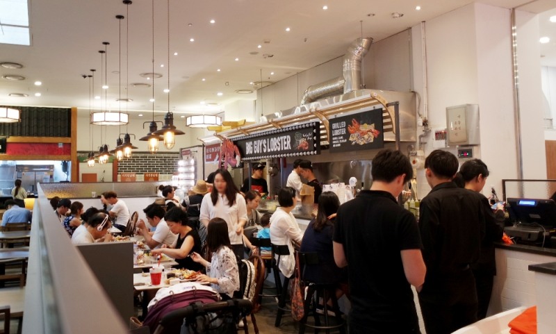 롯데월드몰에 오픈한 빅가이즈 랍스터 3호점.(사진=롯데백화점)