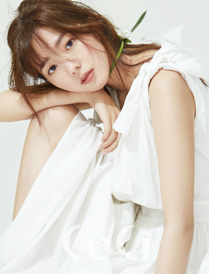 채수빈, 화보서 뽐낸 눈부신 청순美