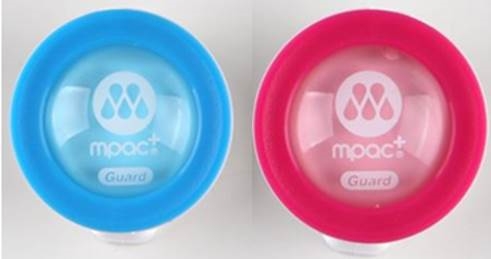 못된고양이 시즌 제품, 왼: 모기차단제, 오: 방수팩 (사진=못된고양이 제공)