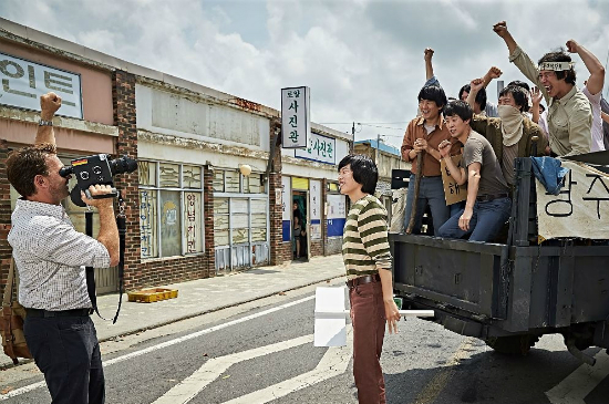 뼈아픈 역사 껴안은 스크린…시대극 열전 초읽기