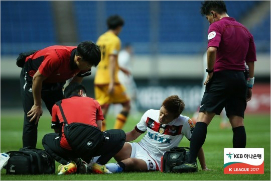 태클에 쓰러진 이명주, 최대 3개월 ‘OUT’