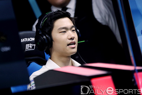 솔로 랭크에선 '야필패', 대회는 다르다? '소환' 김준영, 야스오 선택