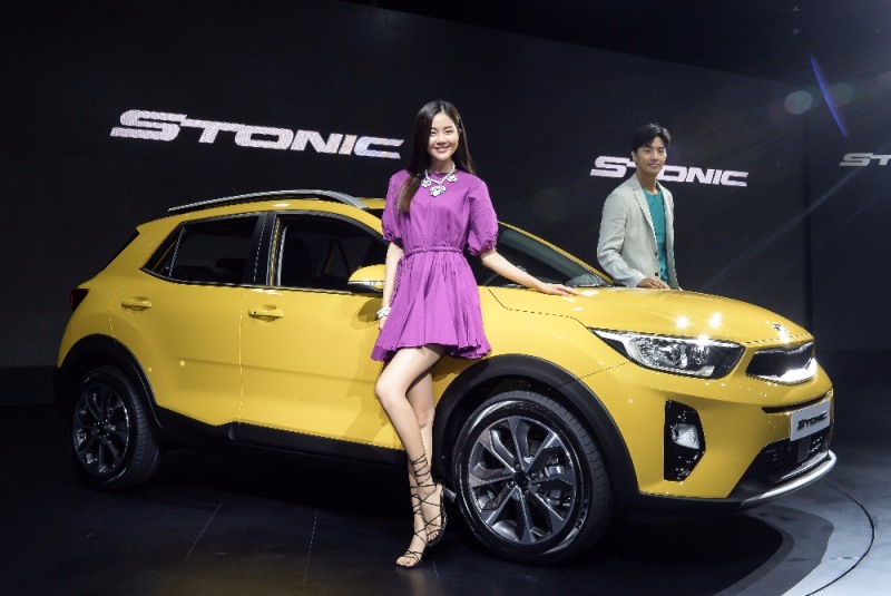 기아자동차는 13일 서울 워커힐 비스타홀에서 박한우 사장 등 기아차 관계자와 기자단 300여명이 참석한 가운데 소형SUV 스토닉의 공식 출시 행사를 갖고 본격적인 판매에 돌입했다.(사진=기아자동차)