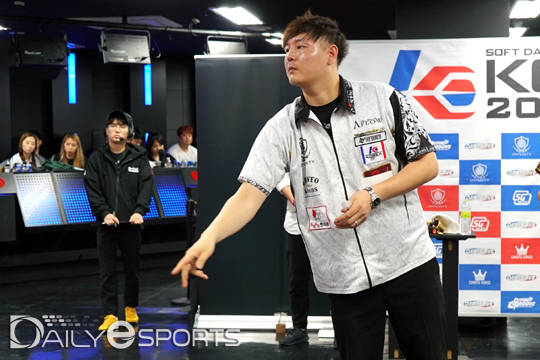 다트 초보자들 입이 쩍 벌어지게 만든 한웅희의 '퍼펙트 스로우'