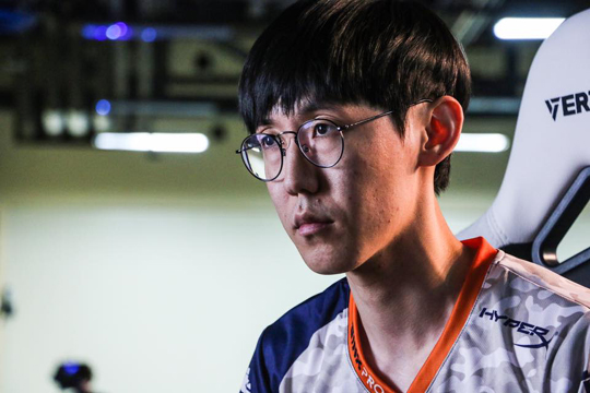 EVO 2017 철권7 종목에서 우승한 김현진.(사진=에코 폭스 공식 SNS 발췌)