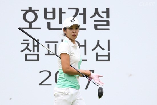 임진희가2라운드14번홀티잉그라운드에올라서고있다.사진=KLPGA제공