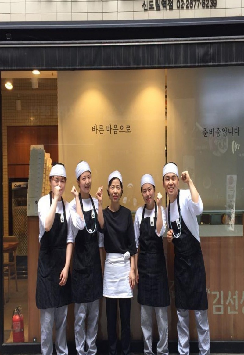 점주와 본사직원 단체 이미지.(사진=바르다김선생)