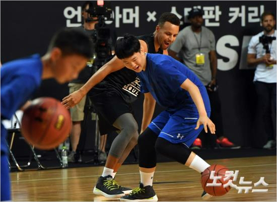 "커리가 내 눈앞에" NBA 슈퍼스타 등장에 장충이 '들썩'