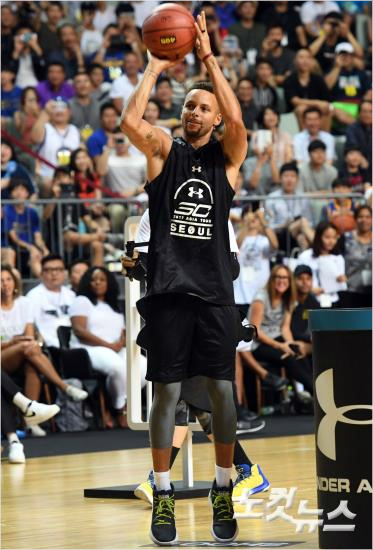 "커리가 내 눈앞에" NBA 슈퍼스타 등장에 장충이 '들썩'