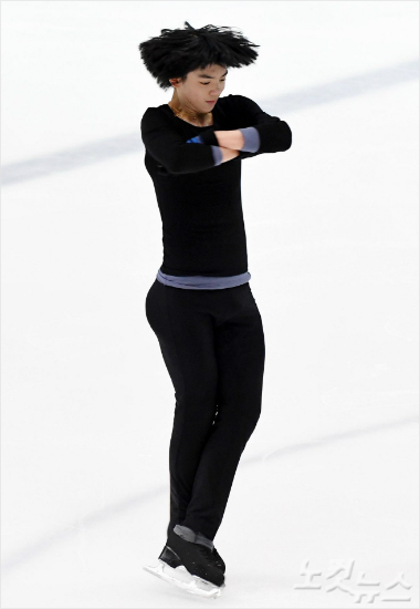 "차근차근 차분히" 김연아의 길, 첫걸음 떼는 차준환